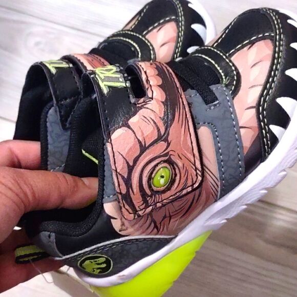 (77-3264)  🔥3/$20🔥  JURASSIC Shoes Sz 8 - Picture 10 of 10